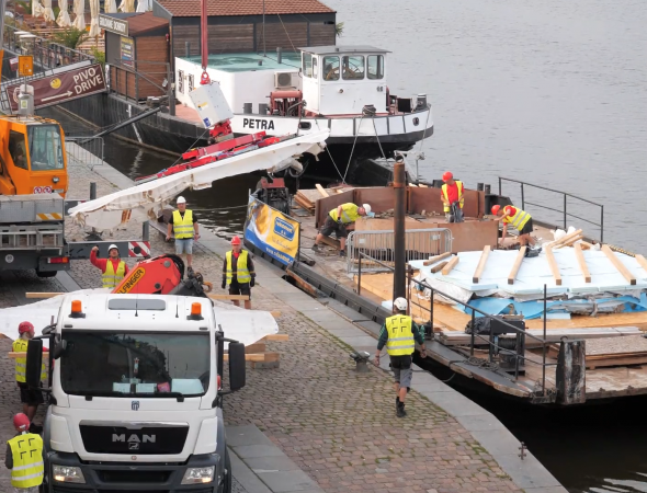 Pivoting Glazed Door Installation on Prague’s Embankment (August 2019)